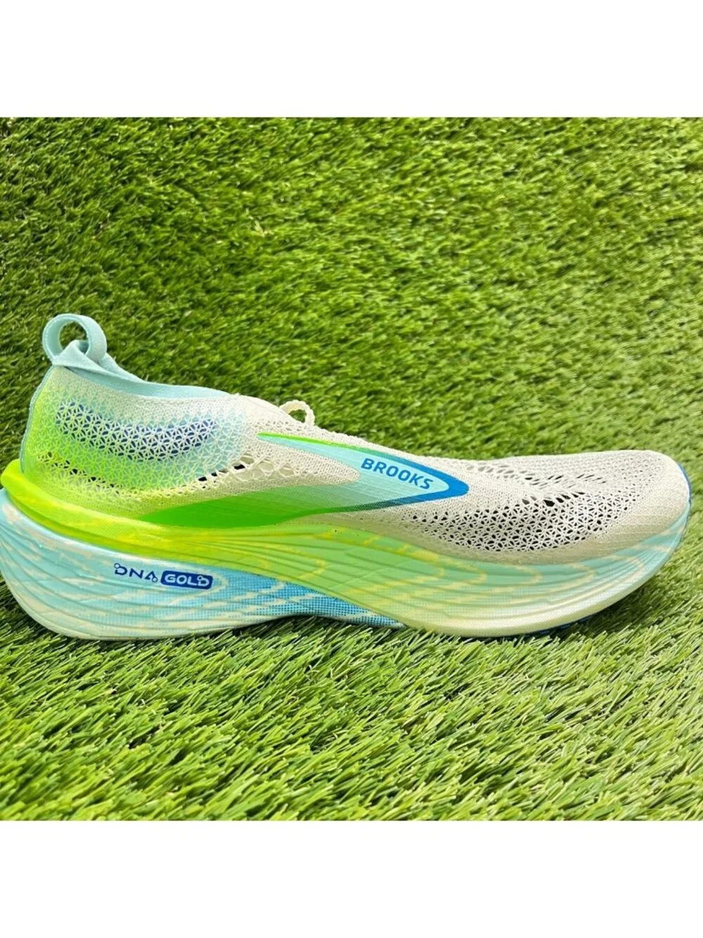 Brooks Hyperion Elite 4 Mens Size 8.5 White Green Blue Running Shoes Sneakers